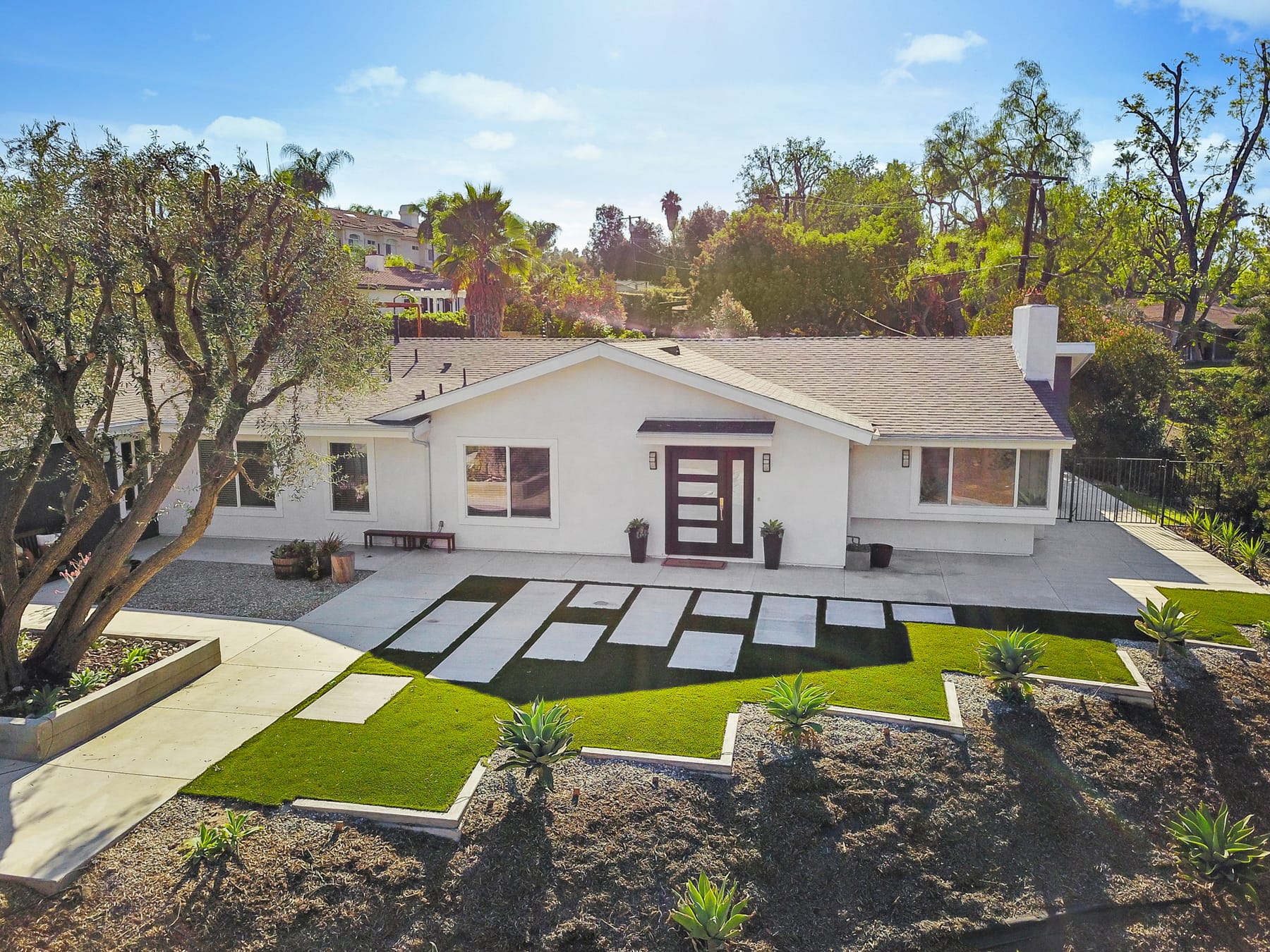 3611 Lakeview