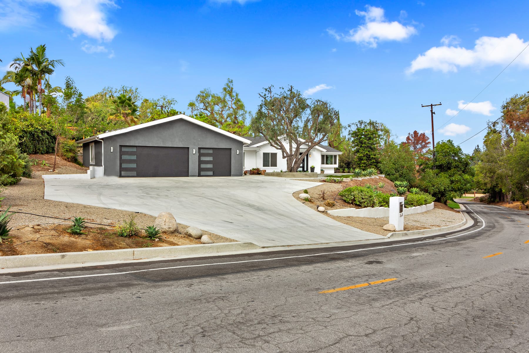 3611 Lakeview single family residence